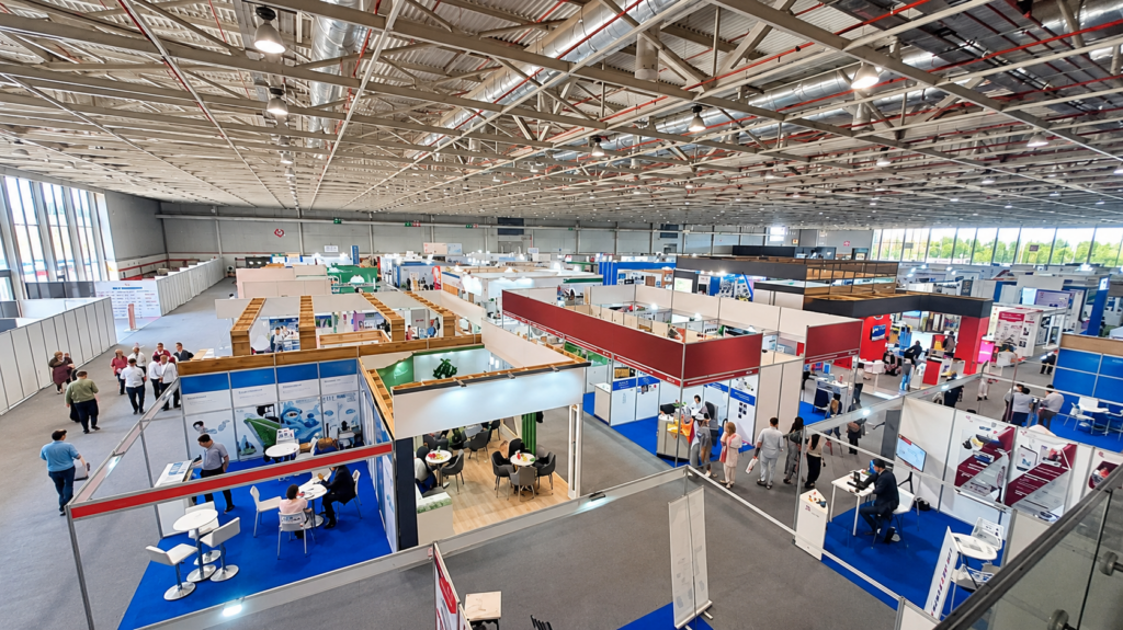 Logística para ferias y congresos: qué cambia al transportar stands y material de exposición